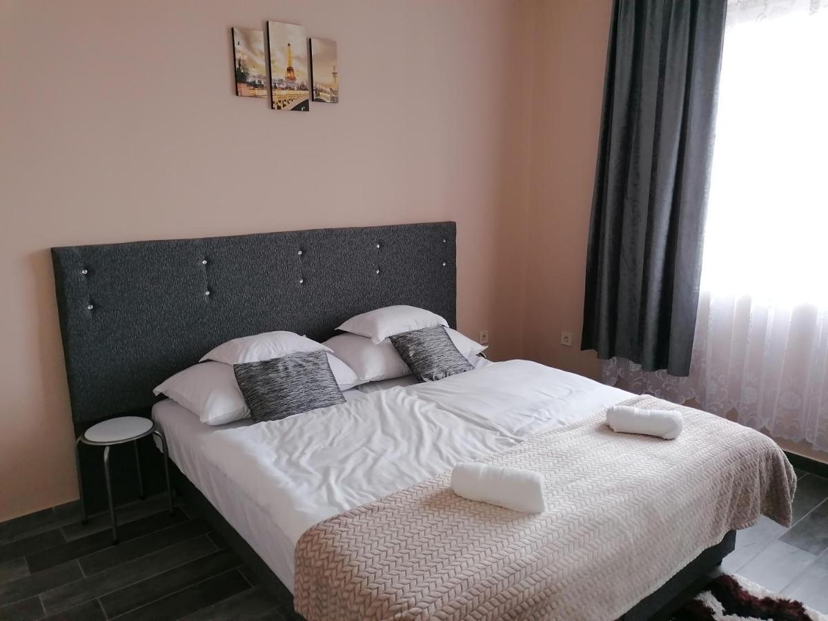 Napfény Szállás Szeged Esterno foto