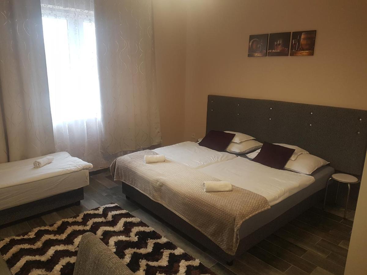 Napfény Szállás Szeged Esterno foto