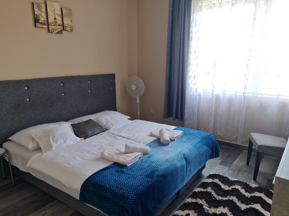 Napfény Szállás Szeged Esterno foto