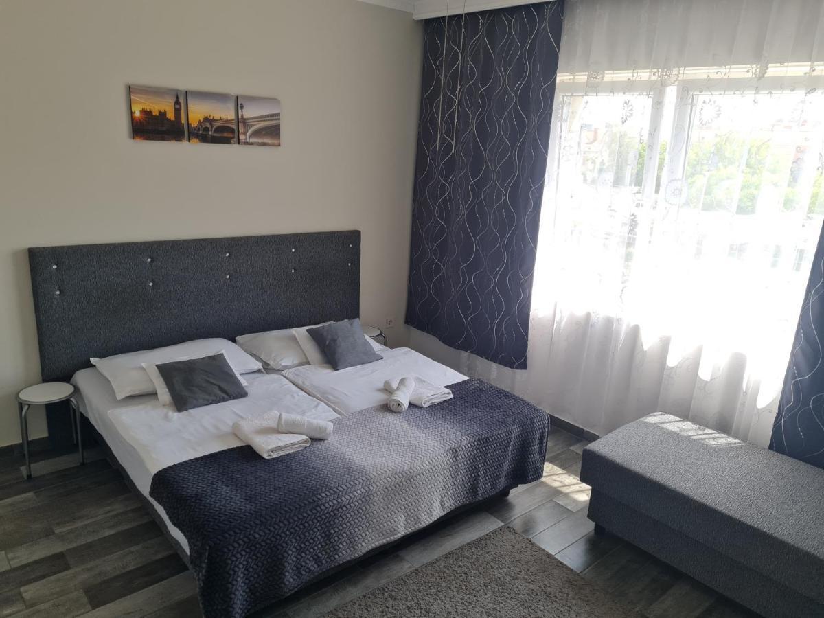 Napfény Szállás Szeged Esterno foto